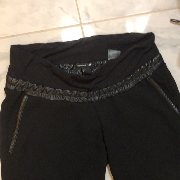 H&M maternity black pants with style!  Stretchy waist!  Pockets! - Picture 2 of 6